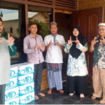 Yayasan Kema’muran Umat Payung menyerahkan Bansos dari hasil Wakaf Produktif